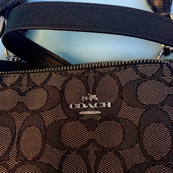 C O A C H Silver w/ crossbody strap Purse - Picture 2 of 11